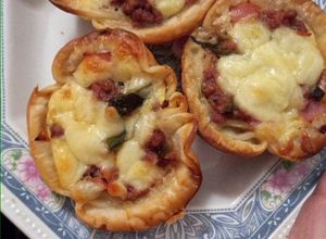 Una foto de Tapas de empanadas 👉 mini tarteletas.