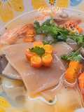 Súp bánh phồng tôm nấu sườn