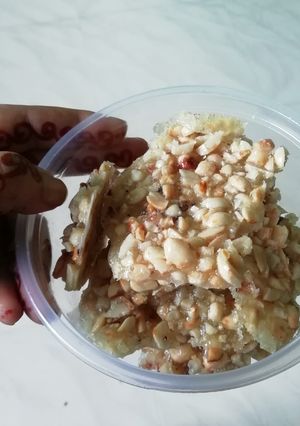 चीनी बादाम पापड़ी (cheeni badam papdi recipe in HIndi) रेसिपी मुख्य फोटो