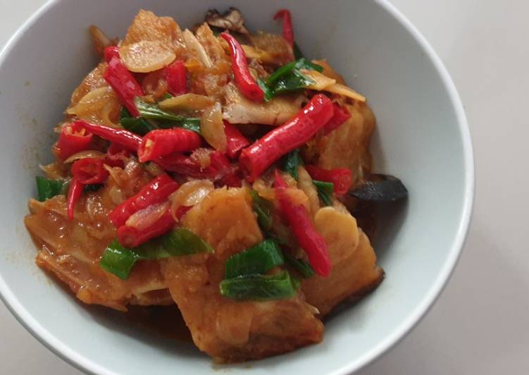 Tulang jambal oseng pedas