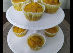 Una foto de Muffins con pulpa de jugo de zanahoria