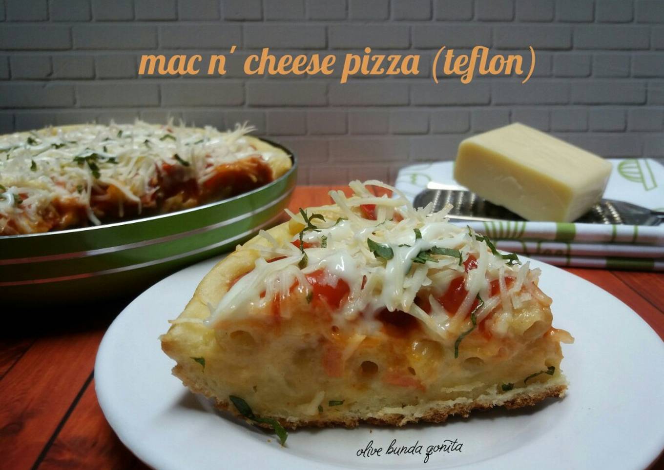 Mac n' cheese pizza teflon