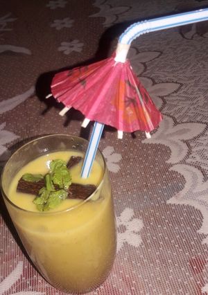 A picture of Fresh Mango & Almond shake.