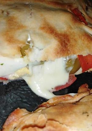 Una foto de Calzone napolitano