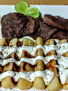 Una foto de STEAK🥩PIMIENTA Sin Salsa...!😋