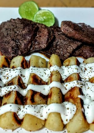 Una foto de STEAK🥩PIMIENTA Sin Salsa...!😋