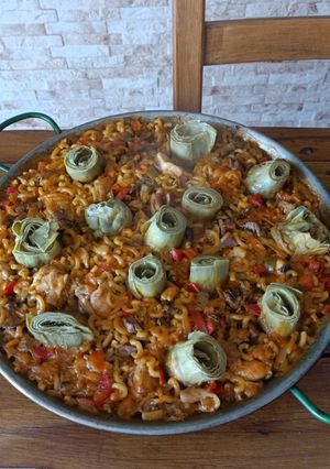 Fideuá csirkével és articsókával - spanyolos ételek magyarul recept fotója