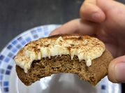 Una foto de tiramisu con mascarpone y huevo
