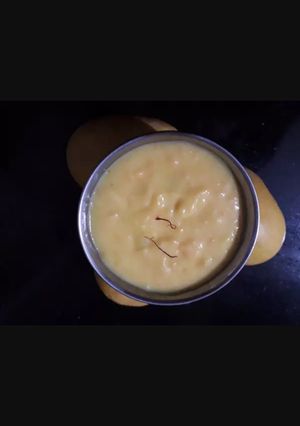 A picture of Mango firni with ground rice.