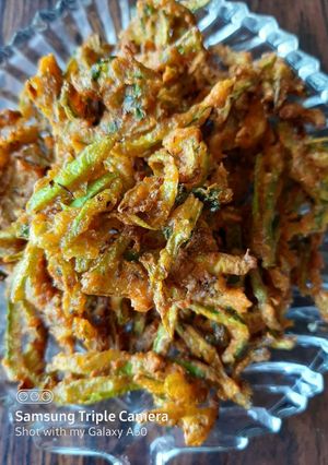 अचारी कुरकुरीत तोंडली (aachari crispy tondli recipe in marathi) रेसिपी चे मुख्य फोटो 
