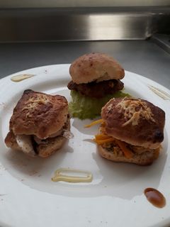 Una foto de Mini Scones de 2 Quesos