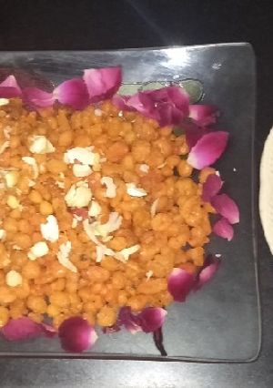 બુંદી લાડુ (boondi ladu recipe in gujarati) રેસીપી મુખ્ય ફોટો