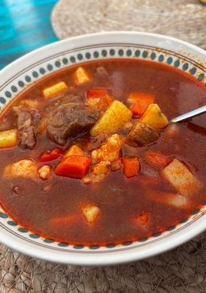 Gulyás leves - vajas galuskával recept fotója
