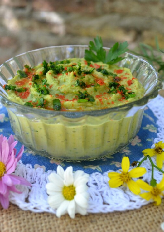 Una foto de Hummus de arvejas😃