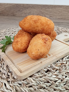 Una foto de Croquetas de chorizo y huevo cocido