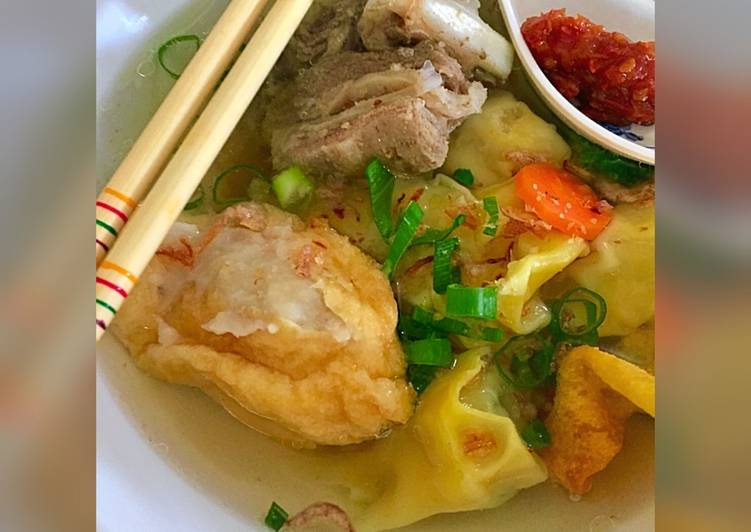 Sup wonton iga sapi