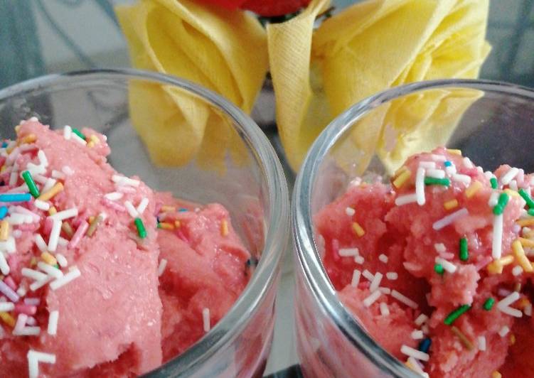 Recipe of Favorite Strawberry Frozen Yoghurt