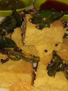 सूजी बेसन खमण ढोकला (Suji besan khaman dhokla recipe in hindi) रेसिपी मुख्य फोटो