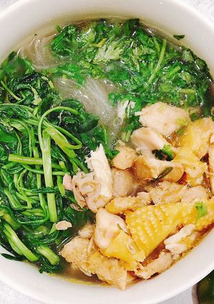 Hình của món Miến gà, bún gà.