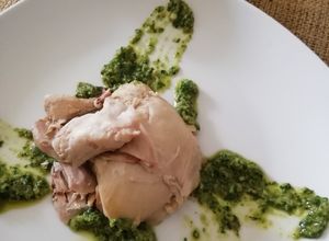 Foto di Pollo in brodo con salsa verde