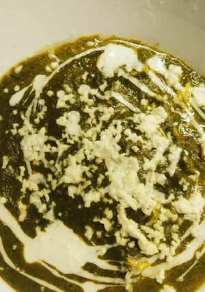 A picture of Palak paneer.