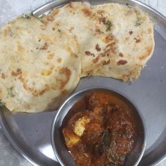 A picture of Tadoori cheese Paratha.
