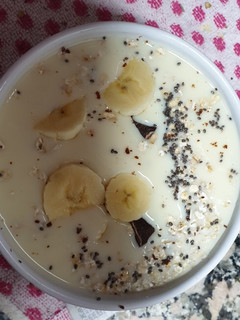 Una foto de Porridge de plátano 🍌avena y chía