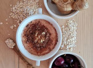 Una foto de Gachas frescas. Porridge sin cocción. Overnight oats 🥣