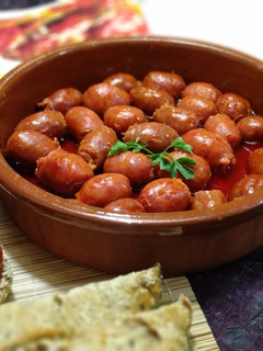 Una foto de Tapeo asturiano: choricitos a la sidra