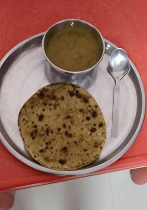 दाल मखनी(daal makhni recipe in hindi) रेसिपी मुख्य फोटो