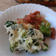 Brócoli con jamón, tomate frito y queso