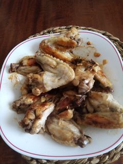 Una foto de Alitas de pollo al ajillo