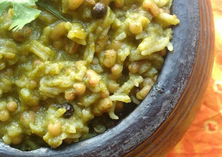 How to Make Quick Moth Bean Green Meal (Matki Khichdi)