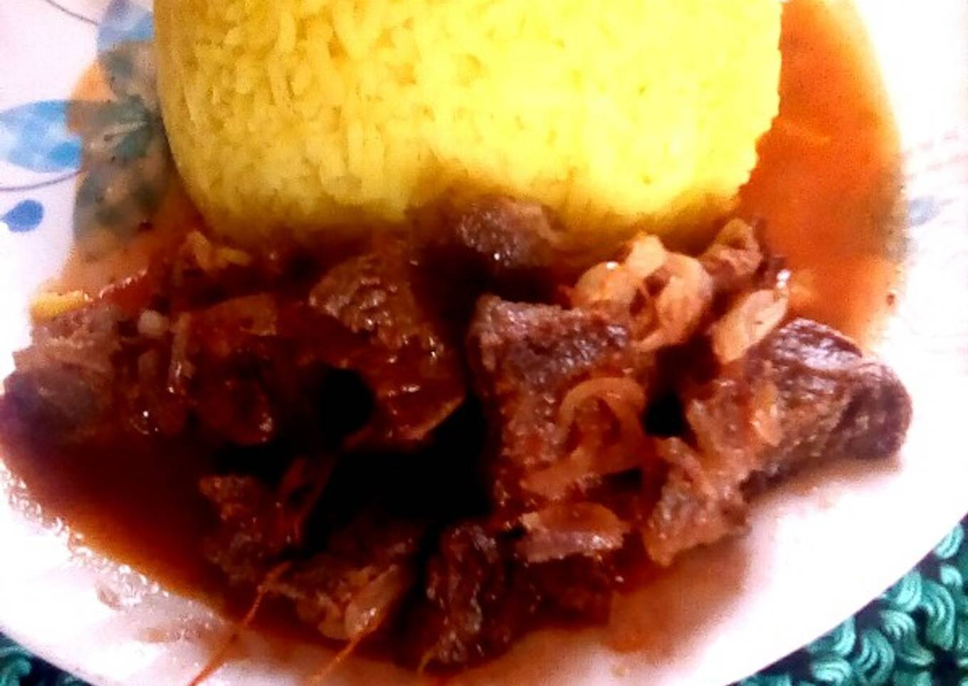Turmeric rice with beef stew