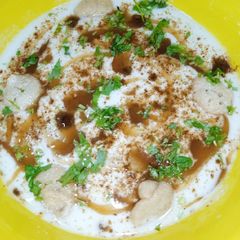 A picture of Fried Lentil Fritters In Yoghurt Sauce.