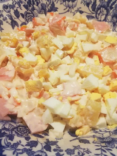 Una foto de Ensaladilla de piña, surimi y pavo