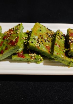A picture of Mung bean spinach dhokla.
