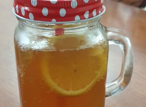 صورة لوصفة على طريقتي شاي بارد بالبابونج والسفن أب 🌼👌ice tea