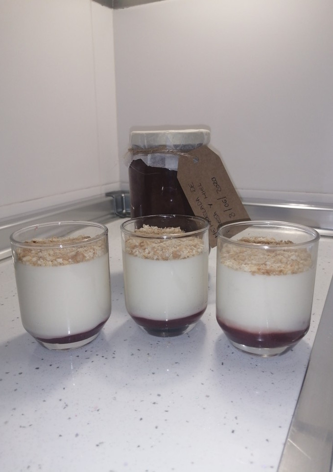 Una foto de Vasitos rápidos de tarta de queso invertida