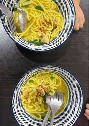 A picture of Easy egg noodle soup 🍜.