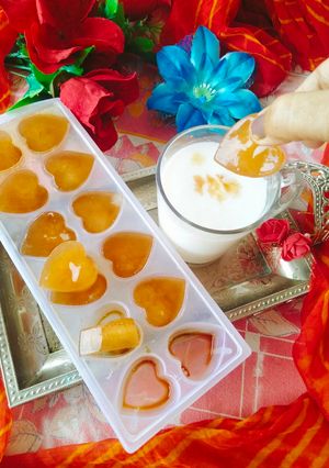 A picture of Coffee ice cubes (Instant coffee).