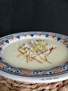 Una foto de Crema de coliflor con queso