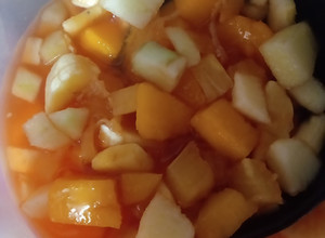 Una foto de Salpicón súper rápido 🍎🍉🥭🍏🍍🍌