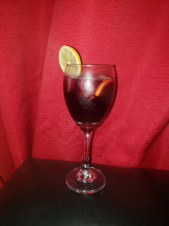 Una foto de Limonada de vino🍋🍷🍷🍋