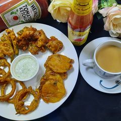 A picture of Pakoray Mix Vegetables...Potato n Onion Ring 😋😋😋.