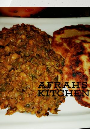 A picture of Beans porridge with butter chapati.