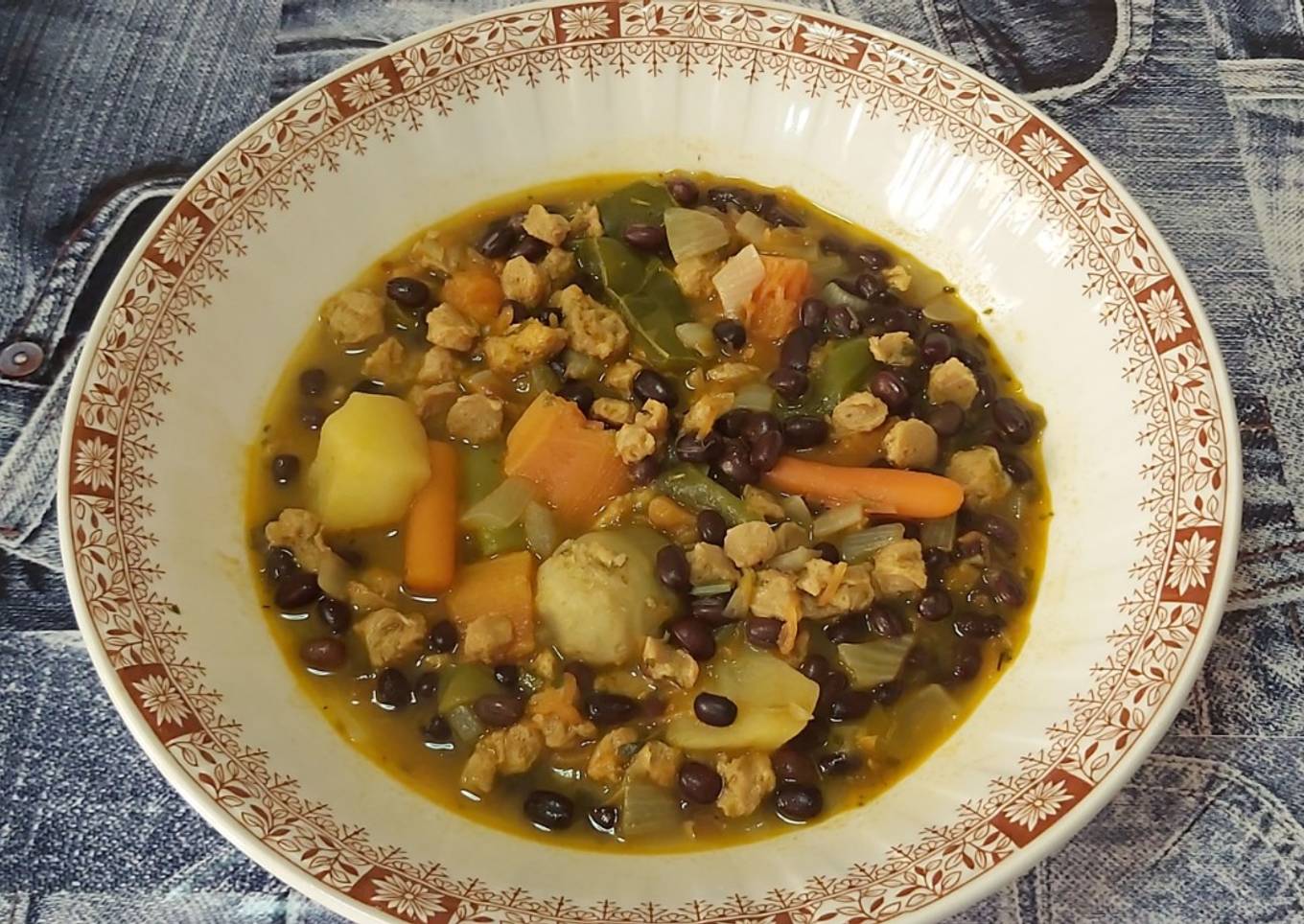 Guiso de azuki, verduras y soja texturizada