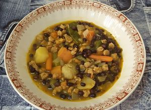 Una foto de Guiso de azuki, verduras y soja texturizada
