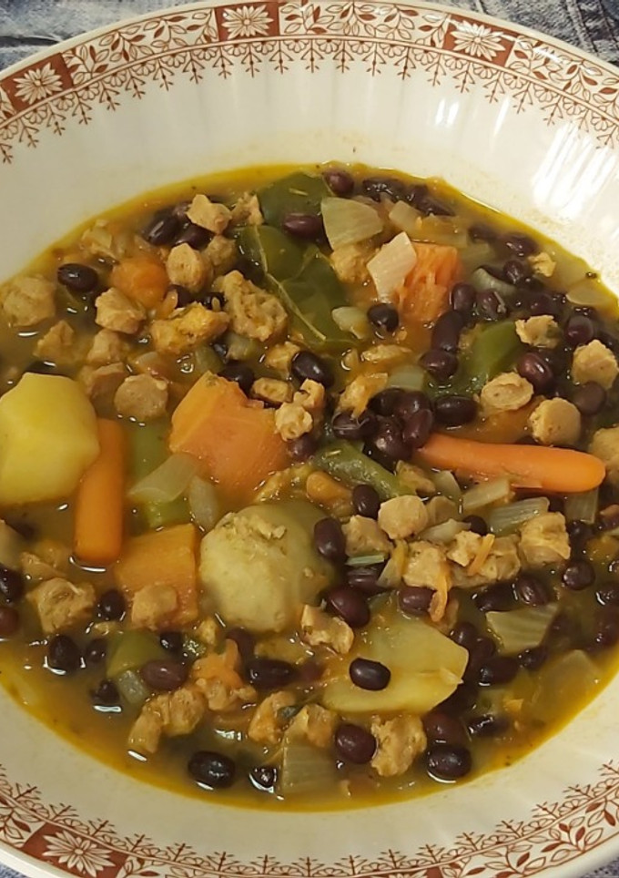 Una foto de Guiso de azuki, verduras y soja texturizada