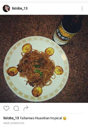 Una foto de Tallarines con vegetales y salsa Huaxitian
